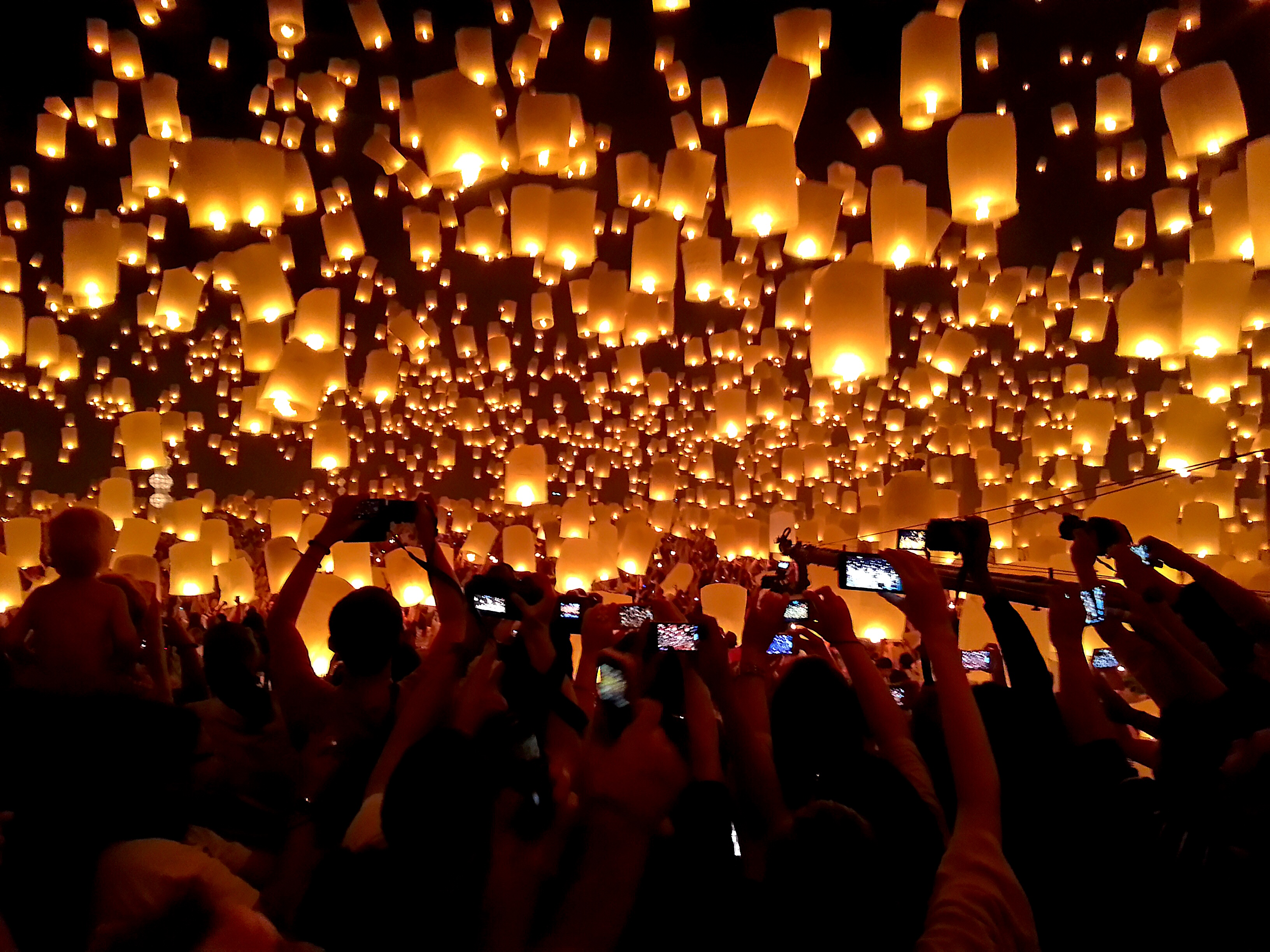 Festiwal Loi Krathong, lampiony nad Chiang Mai
